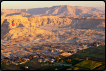 Blick auf das Westgebirge mit der Totenstätte Deir el-Bahari