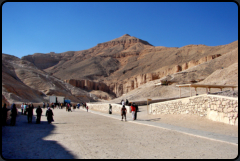 Der Berg el-Qurn (das Horn)wacht über das Tal des Todes