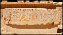 Stein mit Hieroglyphen