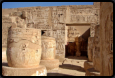 Die Hypostylhalle im Totentempel von Ramses III