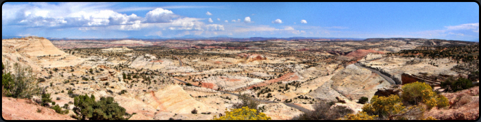 Blick von der UT12 in die Sandstein-Wüste östlich von Escalante