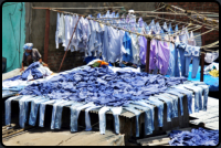 Trocknen der Wäsche in der Open-Air-Wäscherei Mahalaxmi Dhobi Ghat