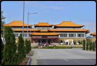 Eingang zum Buddha Memorial Center