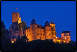 Die Burg Wertheim bei Nacht