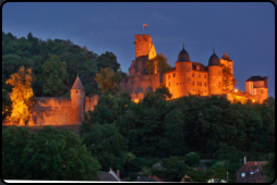 Die Burg Wertheim bei Nacht
