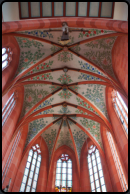 Das Apsisgewölbe mit historistischer Rankenmalereien