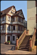 Fachwerkhaus der Vier Gekrönten gegenüber dem Museum Wertheim
