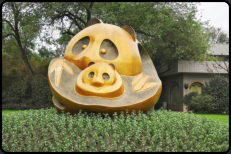 Statue und Symbol des Panda Breeding and Research Center