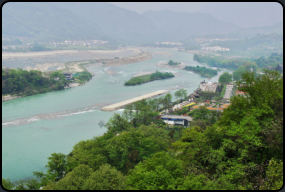 Blick vom Qinyan Tower auf den Übergang vom äußeren auf den inneren Fluss
