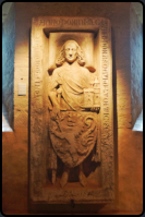 Die Grabplatte von "Ludwig dem Springer" im Rittersaal