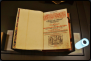 Ausstellungsstück "Heilige Schrift" im Ritterhaus