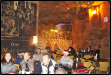 Eine Gaststätte in den Mergelhöhlen unter der Ruine Valkenburg