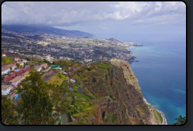 Blick vom Aussichtspunkt Cabo Girao über Câmara de Lobos nach Funchal