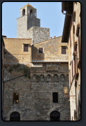Die "Via San Giovanni" mit Blick in Richtung Piazza della Cisterna
