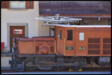 Die Lokomotive Ge 6/6I 407 (Rhätisches Krokodil) vor dem Bahnmuseum Albula