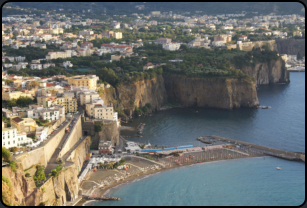 Blick auf die Steilküste von Sant'agnello