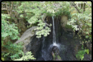 Kleiner Wasserfall im Park am Goldenen Tempel