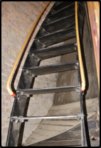 Treppen zur Aussichtsplatform vom Leutturm Dornbusch