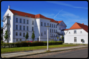 Das Rügener IT-College von der Alleestraße aus gesehen