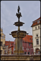 Der "Lunabrunnen" vor dem Lüneburger Rathaus
