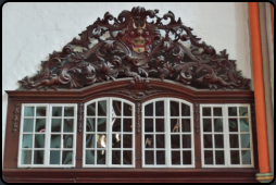 Geschnitzte Holzfenster in der St. Johannis Kirche