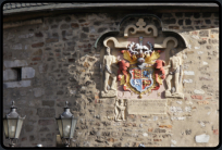 Wappen im historischen Stadttor Rotunde