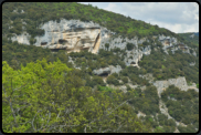 Felsformationen über der Nesque-Schlucht (Georges de la Nesque)