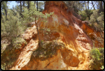 Durch Erosion freigelegte ockerfarbener Sandstein
