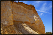 Durch Erosion freigelegte ockerfarbener Sandstein