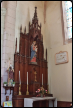 Seitenaltar in der Pfarrkirche von Peyre
