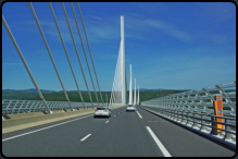 Fahrt über das Viaduct von Millau