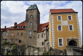 Blick vom Vorhof auf die Burg Hohnstein