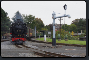 Der Zug fährt in den Haltepunkt “Zittau Vorstadt" ein