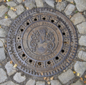 Gullideckel mit Wappen von Bautzen