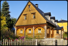 Umgebindehaus mit Holzfassade