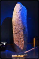 Der große Sigtrygg-Stein im Wikinger-Museum Haithabu