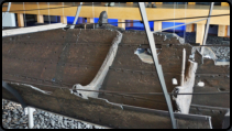 Stücke eines gefundenen Langschiff im Wikinger-Museum Haithabu