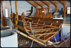 Rekonstruktion eines Langschiffes im Wikinger-Museum Haithabu