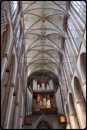 Orgel und Deckengewölbe in der St.-Marien-Kirche