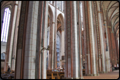 Säulen des Mittelschiff in der St.-Marien-Kirche