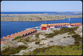 Ferienhäuser auf der Festlands-Seite vor der Insel Smögen