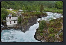 Wasserfall und Kleinkraftwerk nördlich von Valldalen