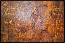 Unterschriften prominenter Besucher in der Kupfermine